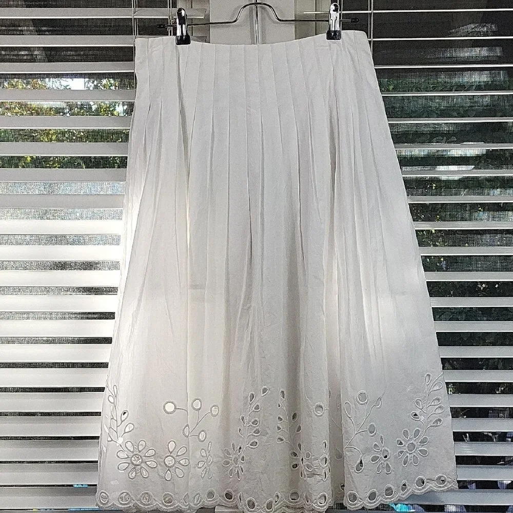 J. Crew White A-Line Skirt with Floral Embroideryrew.‎ Size 8